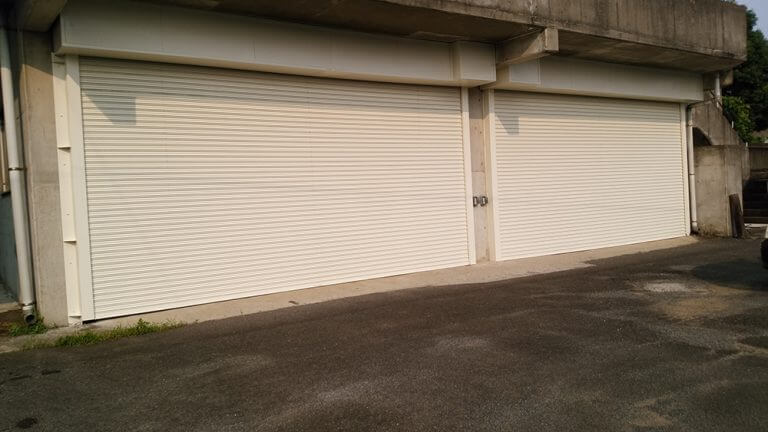 佐世保市勝海町シャッター倉庫写真
